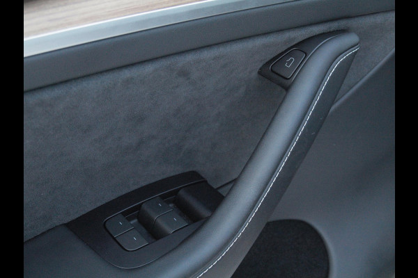 Tesla Model Y Performance AWD 75 kWh | Dual Motor Performance | Black Optic pakket | Trekhaak | Panoramaraam |  NL-Auto