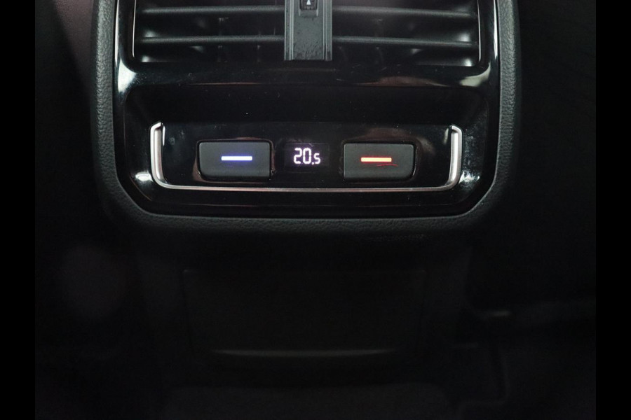 Volkswagen Passat 1.4 TSI PHEV GTE | Nappaleder | Trekhaak | Stoelverwarming | Camera | Massage | Adaptive cruise | Matrix LED | Side Assist | Memory | Carplay | Navigatie | Plug In