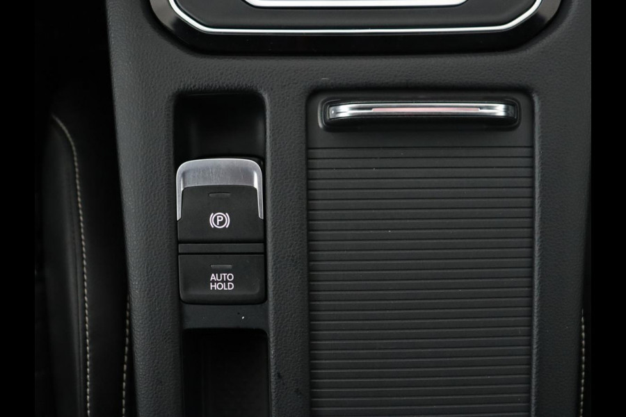 Volkswagen Passat 1.4 TSI PHEV GTE | Nappaleder | Trekhaak | Stoelverwarming | Camera | Massage | Adaptive cruise | Matrix LED | Side Assist | Memory | Carplay | Navigatie | Plug In