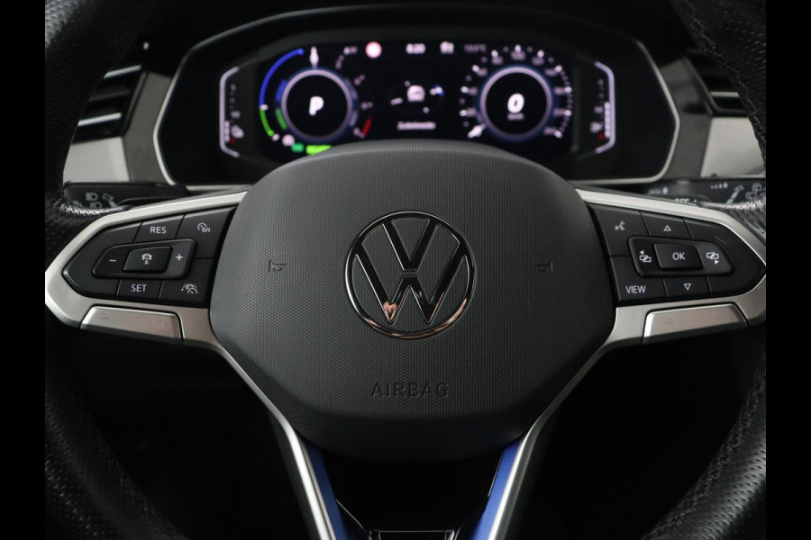 Volkswagen Passat 1.4 TSI PHEV GTE | Nappaleder | Trekhaak | Stoelverwarming | Camera | Massage | Adaptive cruise | Matrix LED | Side Assist | Memory | Carplay | Navigatie | Plug In