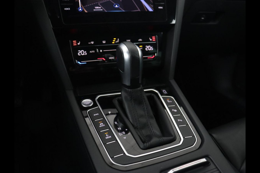 Volkswagen Passat 1.4 TSI PHEV GTE | Nappaleder | Trekhaak | Stoelverwarming | Camera | Massage | Adaptive cruise | Matrix LED | Side Assist | Memory | Carplay | Navigatie | Plug In