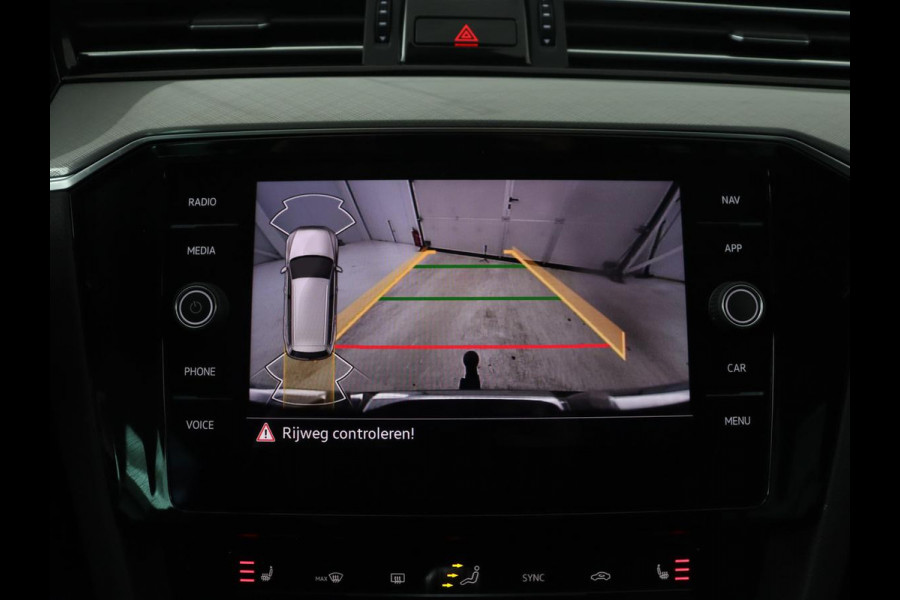 Volkswagen Passat 1.4 TSI PHEV GTE | Nappaleder | Trekhaak | Stoelverwarming | Camera | Massage | Adaptive cruise | Matrix LED | Side Assist | Memory | Carplay | Navigatie | Plug In