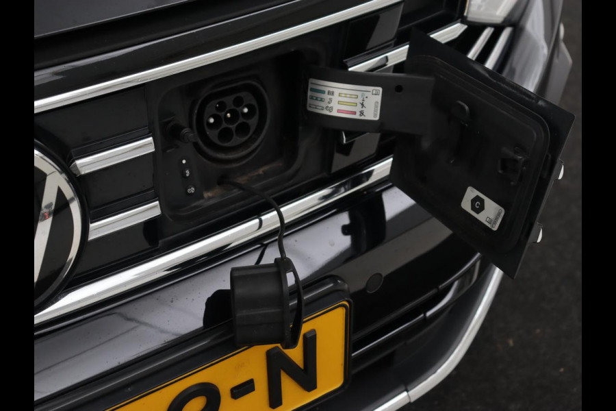 Volkswagen Passat 1.4 TSI PHEV GTE | Nappaleder | Trekhaak | Stoelverwarming | Camera | Massage | Adaptive cruise | Matrix LED | Side Assist | Memory | Carplay | Navigatie | Plug In