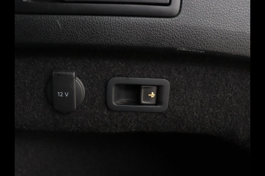 Volkswagen Passat 1.4 TSI PHEV GTE | Nappaleder | Trekhaak | Stoelverwarming | Camera | Massage | Adaptive cruise | Matrix LED | Side Assist | Memory | Carplay | Navigatie | Plug In