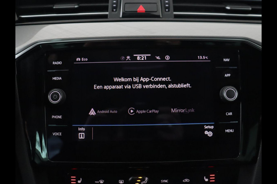 Volkswagen Passat 1.4 TSI PHEV GTE | Nappaleder | Trekhaak | Stoelverwarming | Camera | Massage | Adaptive cruise | Matrix LED | Side Assist | Memory | Carplay | Navigatie | Plug In