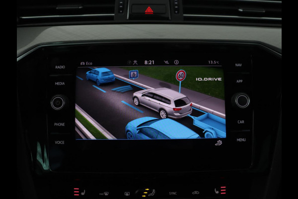 Volkswagen Passat 1.4 TSI PHEV GTE | Nappaleder | Trekhaak | Stoelverwarming | Camera | Massage | Adaptive cruise | Matrix LED | Side Assist | Memory | Carplay | Navigatie | Plug In