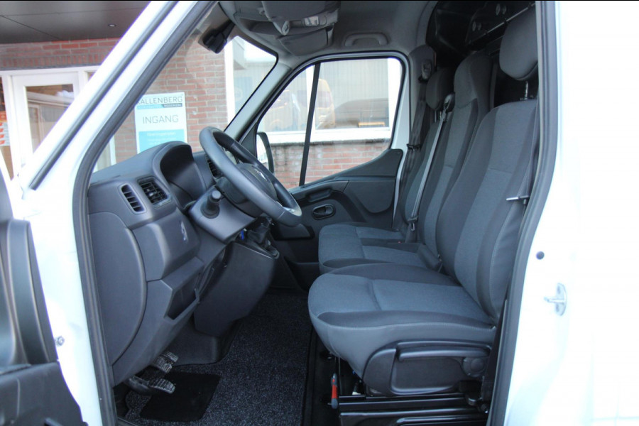 Renault Master T35 2.3 dCi 135PK L2H2 / Trekhaak / Carplay / Navi / 3 zits