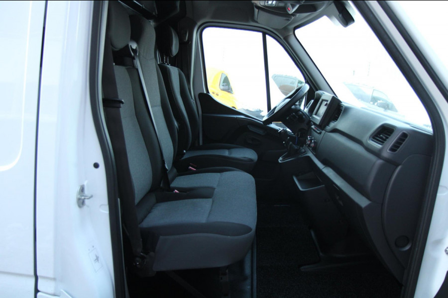 Renault Master T35 2.3 dCi 135PK L2H2 / Trekhaak / Carplay / Navi / 3 zits