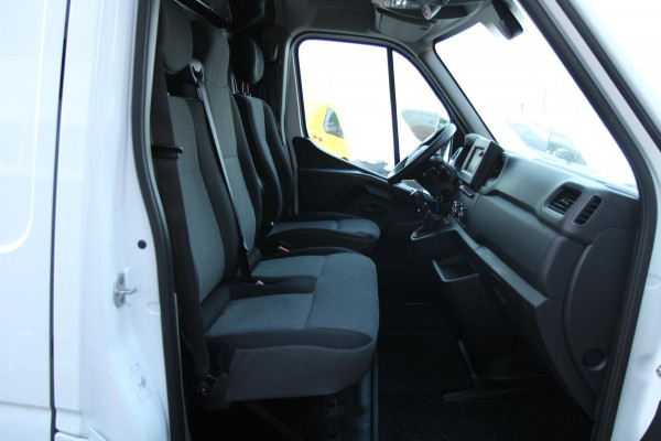 Renault Master T35 2.3 dCi 135PK L2H2 / Trekhaak / Carplay / Navi / 3 zits