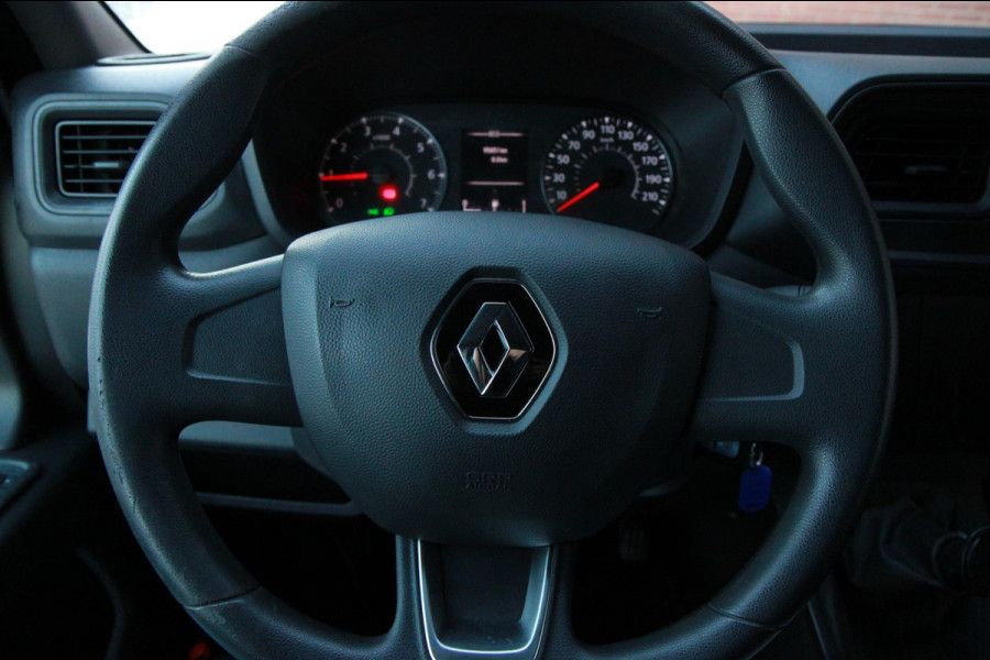 Renault Master T35 2.3 dCi 135PK L2H2 / Trekhaak / Carplay / Navi / 3 zits