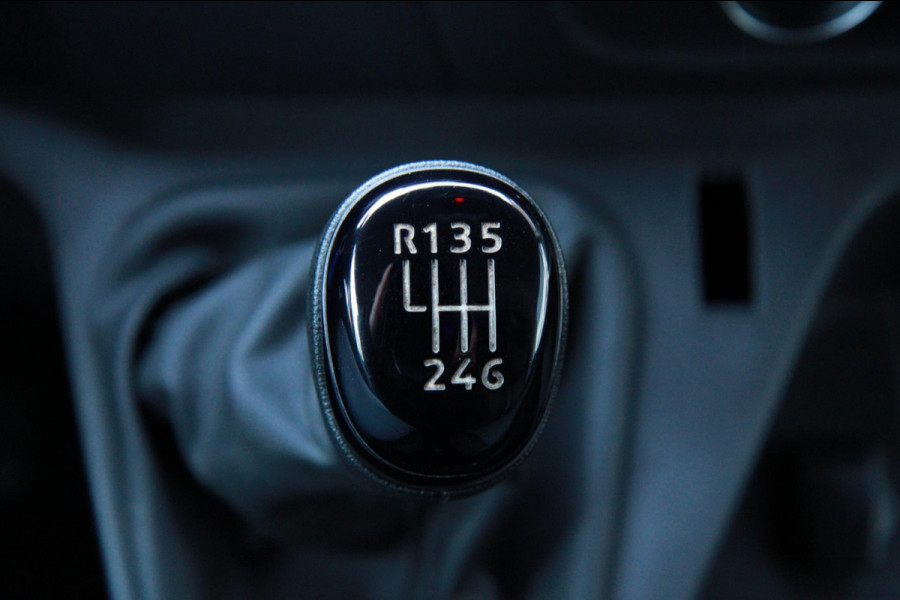 Renault Master T35 2.3 dCi 135PK L2H2 / Trekhaak / Carplay / Navi / 3 zits