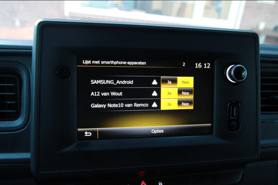 Renault Master T35 2.3 dCi 135PK L2H2 / Trekhaak / Carplay / Navi / 3 zits