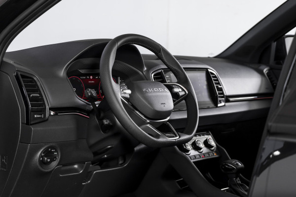 Škoda Karoq 1.5 TSI ACT 150 PK Sportline Business | S/K-Panodak | Columbus pakket | Dig. Cockpit | Adapt. Cruise | Elek. Klep | Stuur-+Stoelverw. | Camera | NAV+App. Connect | ECC | LED | LM 19" | 3500