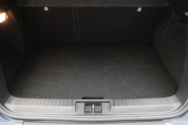 Renault Captur 1.6 E-Tech Plug-in Hybrid 160 Intens Two-Tone, Virtual Cockpit, Apple Carplay, Camera, Cruise, LED, DAB, 18''