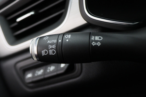 Renault Captur 1.6 E-Tech Plug-in Hybrid 160 Intens Two-Tone, Virtual Cockpit, Apple Carplay, Camera, Cruise, LED, DAB, 18''