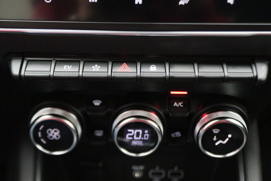 Renault Captur 1.6 E-Tech Plug-in Hybrid 160 Intens Two-Tone, Virtual Cockpit, Apple Carplay, Camera, Cruise, LED, DAB, 18''