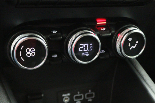 Renault Captur 1.6 E-Tech Plug-in Hybrid 160 Intens Two-Tone, Virtual Cockpit, Apple Carplay, Camera, Cruise, LED, DAB, 18''