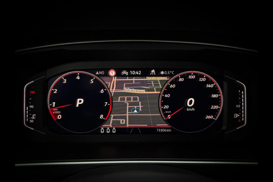 Volkswagen Tiguan 1.5 TSI R-Line Head-up | Pano | Trekhaak