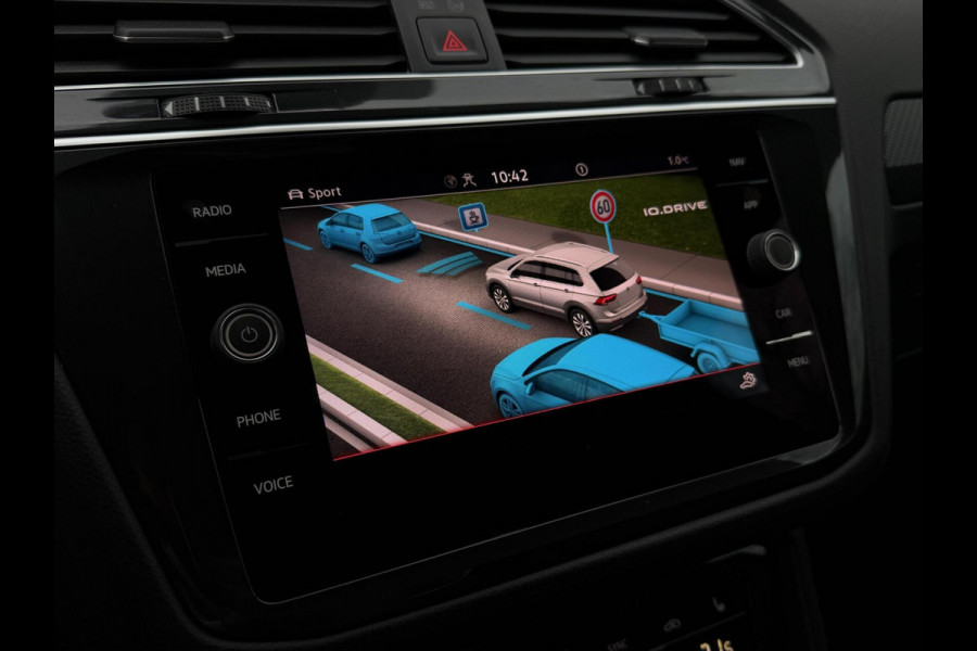 Volkswagen Tiguan 1.5 TSI R-Line Head-up | Pano | Trekhaak