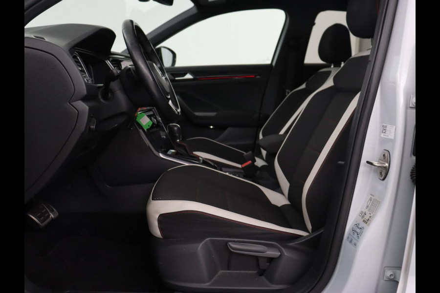 Volkswagen T-Roc 1.5 TSI Sport | 1e eigenaar | Panoramadak | Stoelverwarming | Camera | Carplay | Adaptive cruise | Navigatie | Full LED | Virtual Cockpit | Getint glas | Climate control