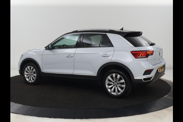 Volkswagen T-Roc 1.5 TSI Sport | 1e eigenaar | Panoramadak | Stoelverwarming | Camera | Carplay | Adaptive cruise | Navigatie | Full LED | Virtual Cockpit | Getint glas | Climate control