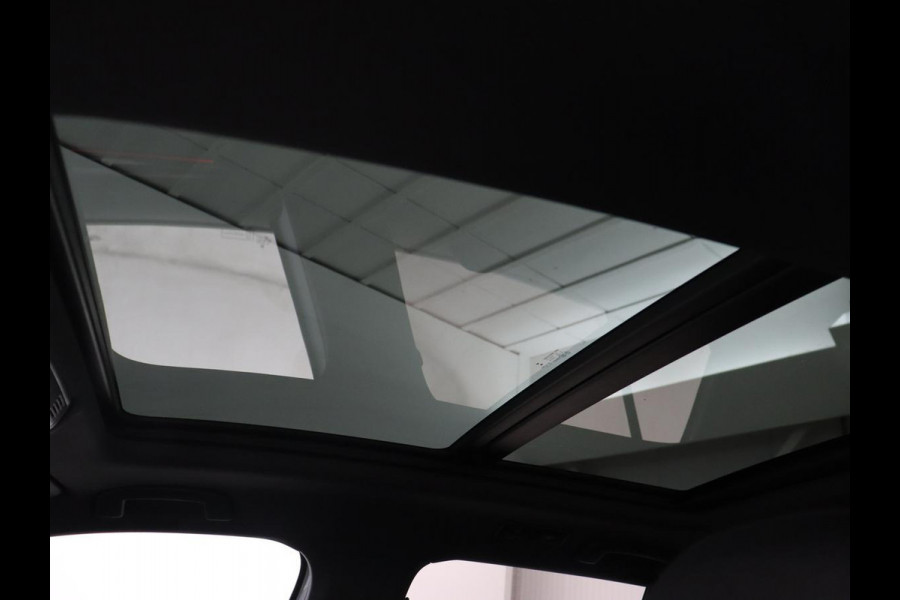 Volkswagen T-Roc 1.5 TSI Sport | 1e eigenaar | Panoramadak | Stoelverwarming | Camera | Carplay | Adaptive cruise | Navigatie | Full LED | Virtual Cockpit | Getint glas | Climate control