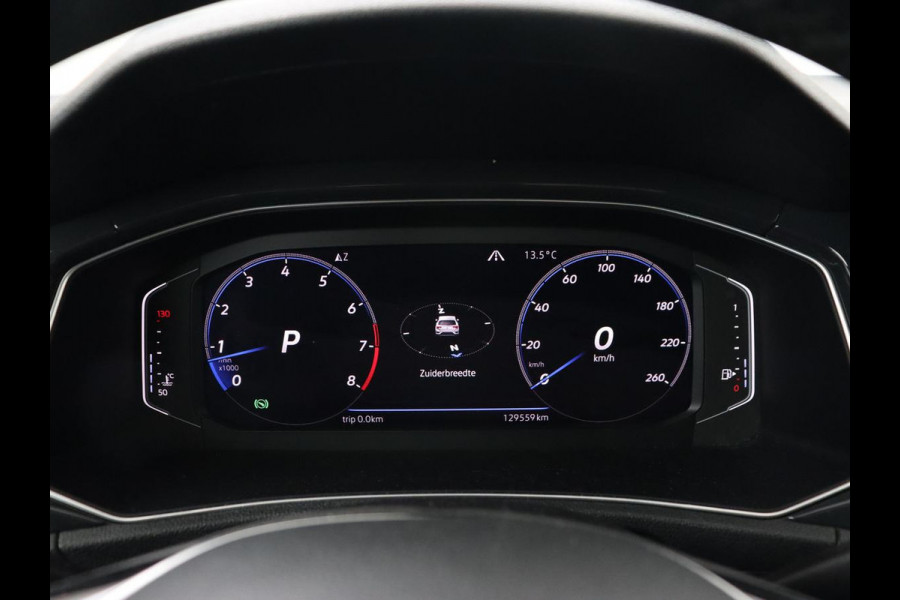 Volkswagen T-Roc 1.5 TSI Sport | 1e eigenaar | Panoramadak | Stoelverwarming | Camera | Carplay | Adaptive cruise | Navigatie | Full LED | Virtual Cockpit | Getint glas | Climate control