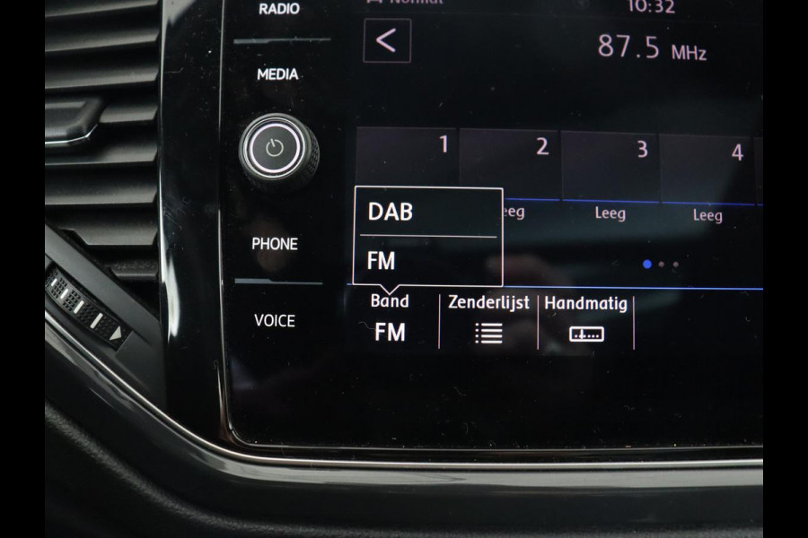 Volkswagen T-Roc 1.5 TSI Sport | 1e eigenaar | Panoramadak | Stoelverwarming | Camera | Carplay | Adaptive cruise | Navigatie | Full LED | Virtual Cockpit | Getint glas | Climate control