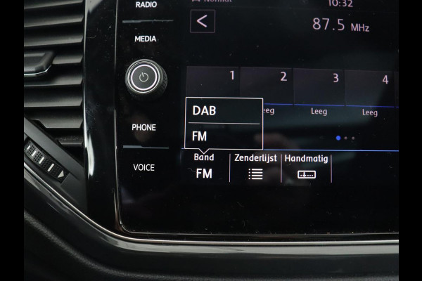 Volkswagen T-Roc 1.5 TSI Sport | 1e eigenaar | Panoramadak | Stoelverwarming | Camera | Carplay | Adaptive cruise | Navigatie | Full LED | Virtual Cockpit | Getint glas | Climate control