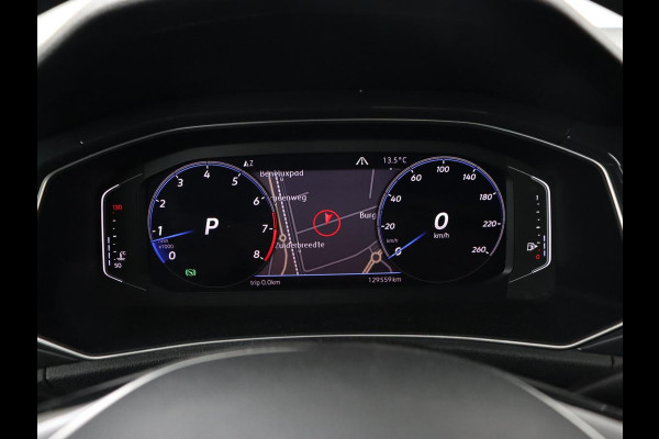 Volkswagen T-Roc 1.5 TSI Sport | 1e eigenaar | Panoramadak | Stoelverwarming | Camera | Carplay | Adaptive cruise | Navigatie | Full LED | Virtual Cockpit | Getint glas | Climate control