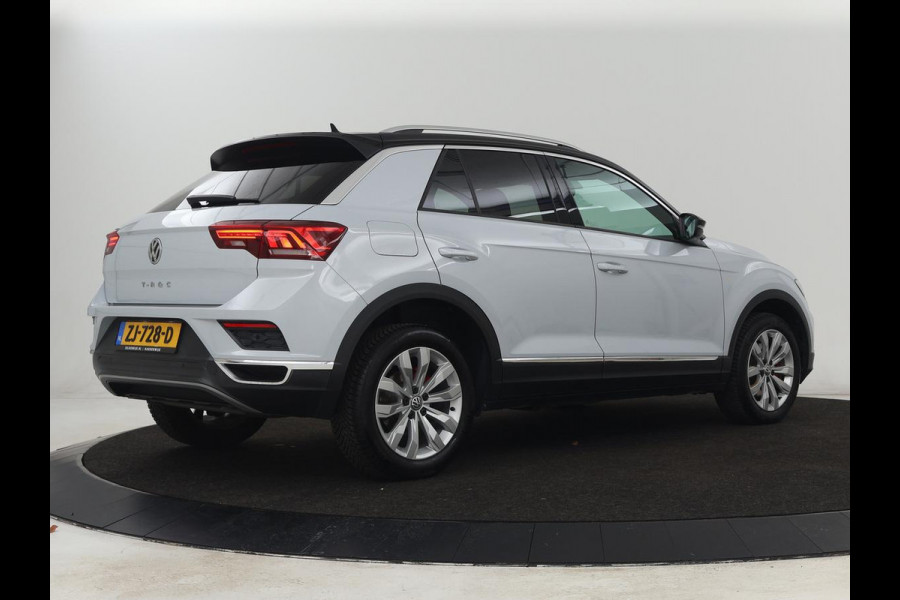 Volkswagen T-Roc 1.5 TSI Sport | 1e eigenaar | Panoramadak | Stoelverwarming | Camera | Carplay | Adaptive cruise | Navigatie | Full LED | Virtual Cockpit | Getint glas | Climate control