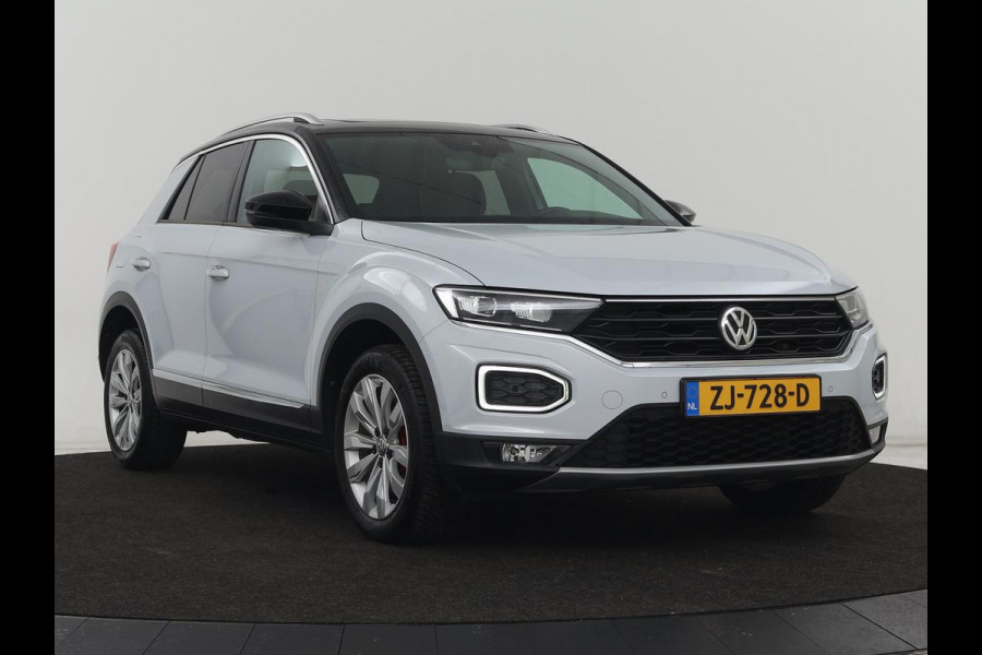 Volkswagen T-Roc 1.5 TSI Sport | 1e eigenaar | Panoramadak | Stoelverwarming | Camera | Carplay | Adaptive cruise | Navigatie | Full LED | Virtual Cockpit | Getint glas | Climate control