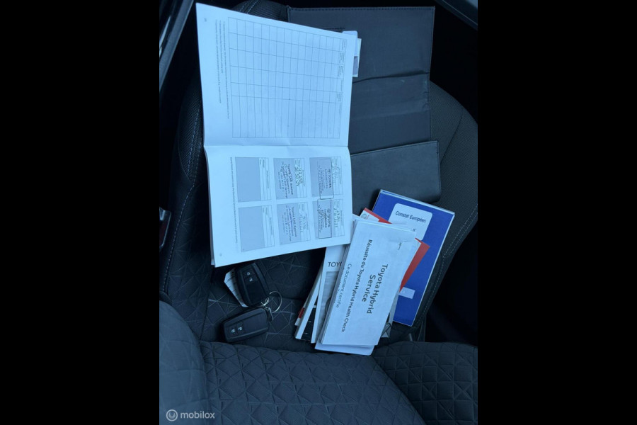 Toyota C-HR 1.8 Hybrid Dynamic FM nav carplay / Clima / Stoelverw. / 18" / 56.860 km!! 1e eig!! Keyless