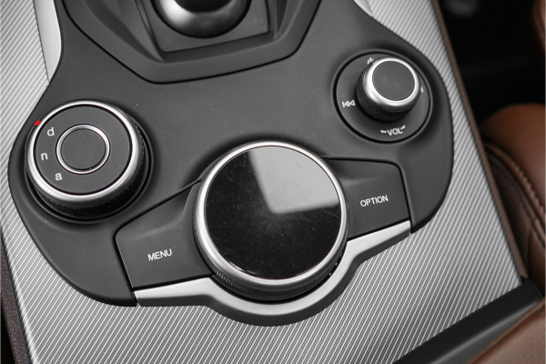 Alfa Romeo Stelvio 2.0 T AWD Super 280PK Leder Pano Camera 20" Q Velgen