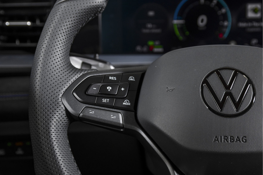 Volkswagen Tayron 1.5 eHybrid 272 PK R-Line Edition | Black Style Pakket | S/K-Panodak | Elek. Trekhaak | IQ. Light | Dig. Cockpit | Adapt. Cruise | Stoel-+Stuurverw. | 360 Camera | NAV+App. Connect | ECC | Elek. Klep | LM 20" | 0080