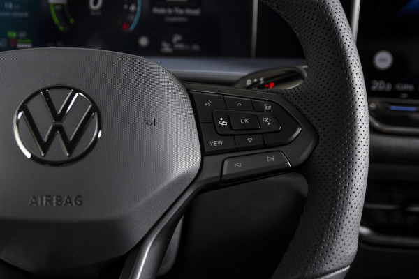 Volkswagen Tayron 1.5 eHybrid 272 PK R-Line Edition | Black Style Pakket | S/K-Panodak | Elek. Trekhaak | IQ. Light | Dig. Cockpit | Adapt. Cruise | Stoel-+Stuurverw. | 360 Camera | NAV+App. Connect | ECC | Elek. Klep | LM 20" | 0080