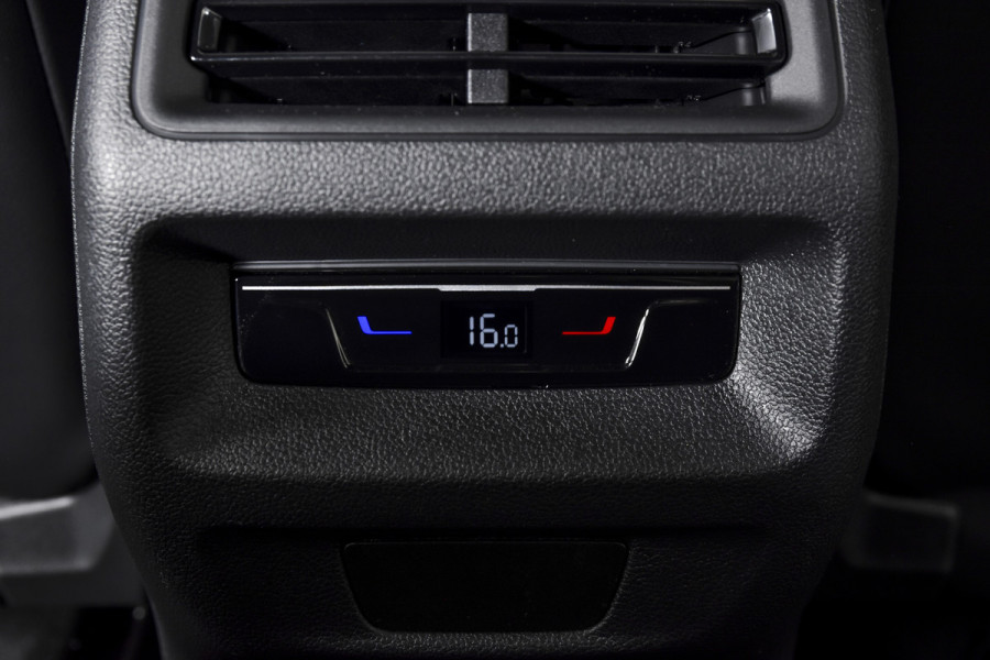 Volkswagen Tayron 1.5 eHybrid 272 PK R-Line Edition | Black Style Pakket | S/K-Panodak | Elek. Trekhaak | IQ. Light | Dig. Cockpit | Adapt. Cruise | Stoel-+Stuurverw. | 360 Camera | NAV+App. Connect | ECC | Elek. Klep | LM 20" | 0080