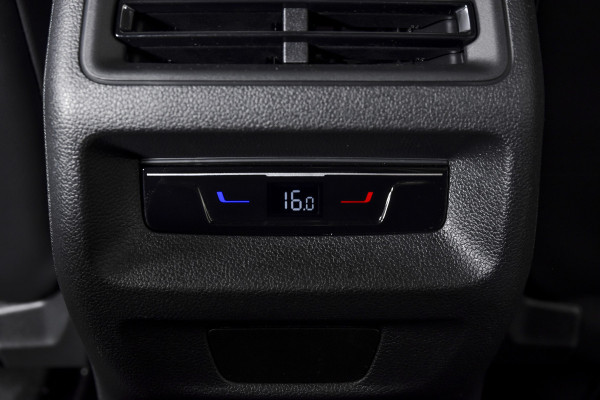 Volkswagen Tayron 1.5 eHybrid 272 PK R-Line Edition | Black Style Pakket | S/K-Panodak | Elek. Trekhaak | IQ. Light | Dig. Cockpit | Adapt. Cruise | Stoel-+Stuurverw. | 360 Camera | NAV+App. Connect | ECC | Elek. Klep | LM 20" | 0080