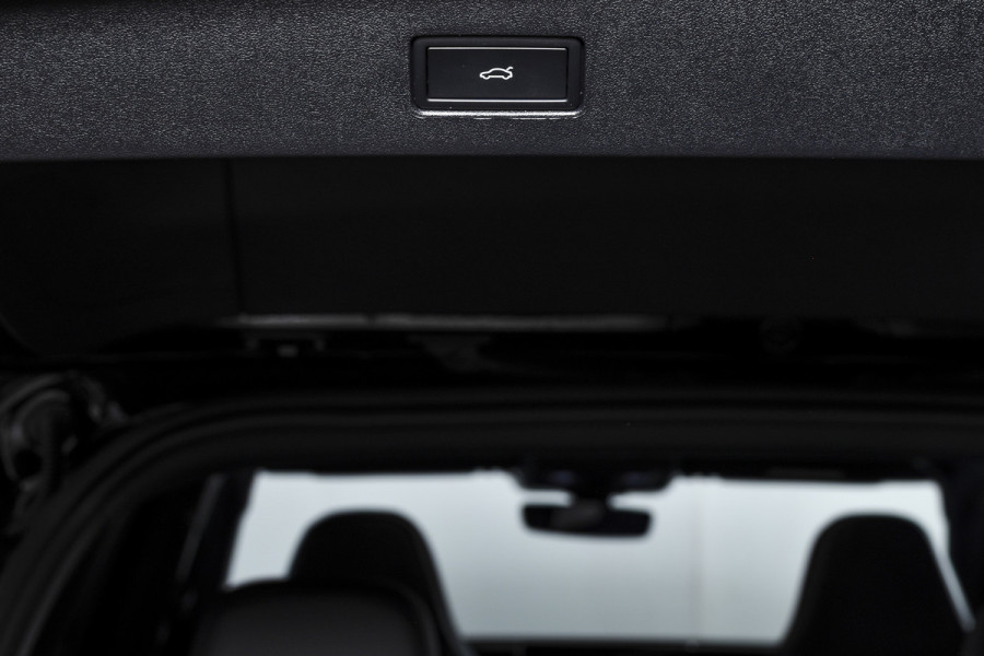 Volkswagen Tayron 1.5 eHybrid 272 PK R-Line Edition | Black Style Pakket | S/K-Panodak | Elek. Trekhaak | IQ. Light | Dig. Cockpit | Adapt. Cruise | Stoel-+Stuurverw. | 360 Camera | NAV+App. Connect | ECC | Elek. Klep | LM 20" | 0080