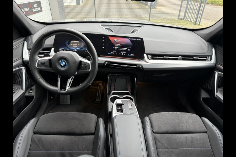 BMW X1 xDrive25e M SPORT TREKHAAK PANO