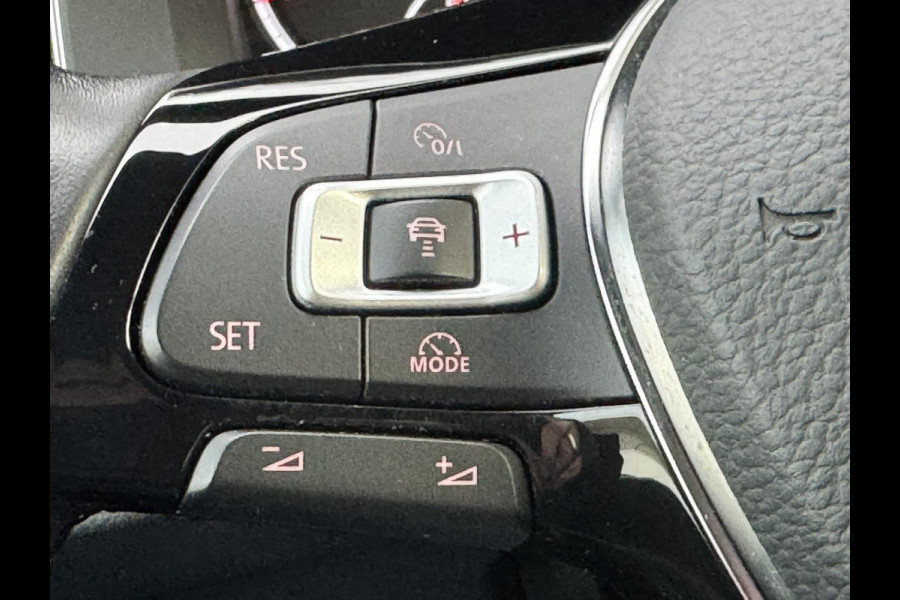 Volkswagen Polo 1.0 TSI Highline Adaptive cruise Climate control Navigatie DAB Bluetooth Parkeersensoren voor en achter