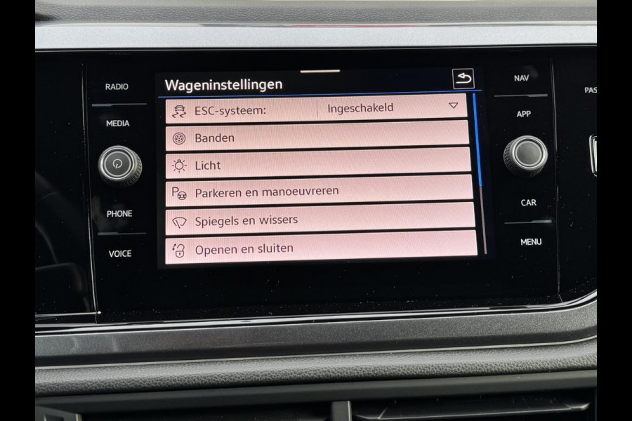 Volkswagen Polo 1.0 TSI Highline Adaptive cruise Climate control Navigatie DAB Bluetooth Parkeersensoren voor en achter