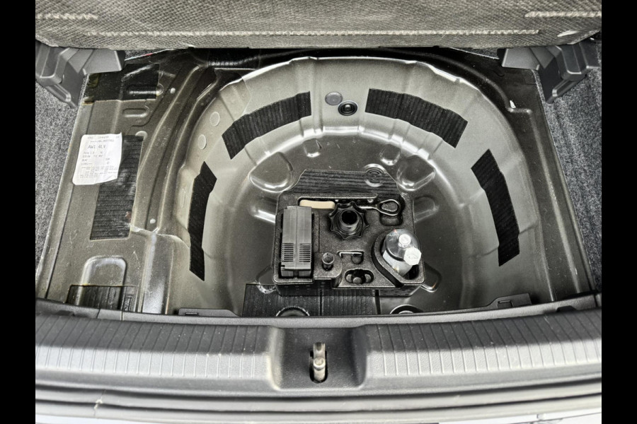 Volkswagen Polo 1.0 TSI Highline Adaptive cruise Climate control Navigatie DAB Bluetooth Parkeersensoren voor en achter