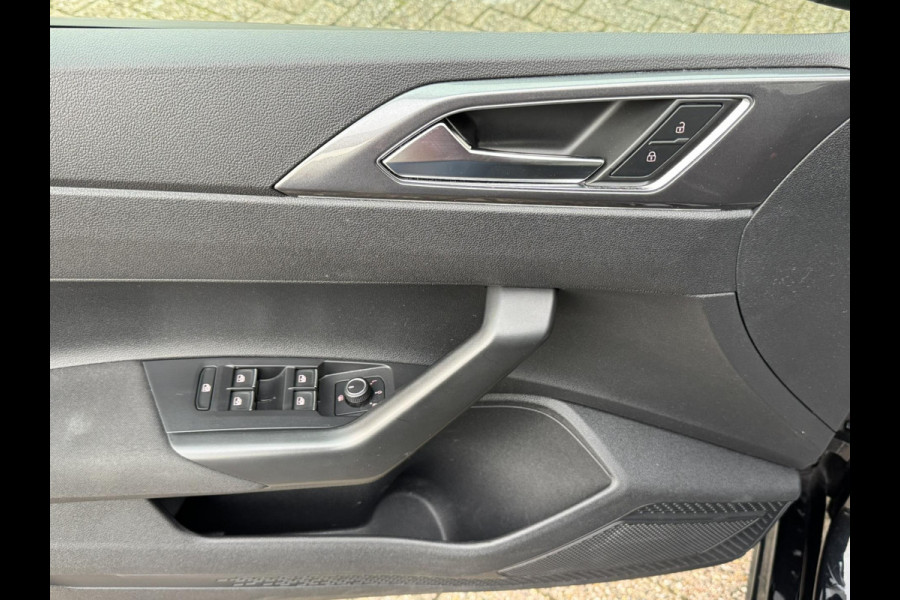 Volkswagen Polo 1.0 TSI Highline Adaptive cruise Climate control Navigatie DAB Bluetooth Parkeersensoren voor en achter