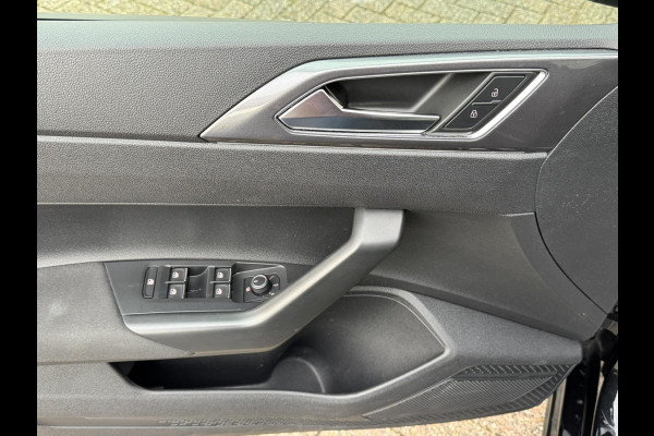 Volkswagen Polo 1.0 TSI Highline Adaptive cruise Climate control Navigatie DAB Bluetooth Parkeersensoren voor en achter