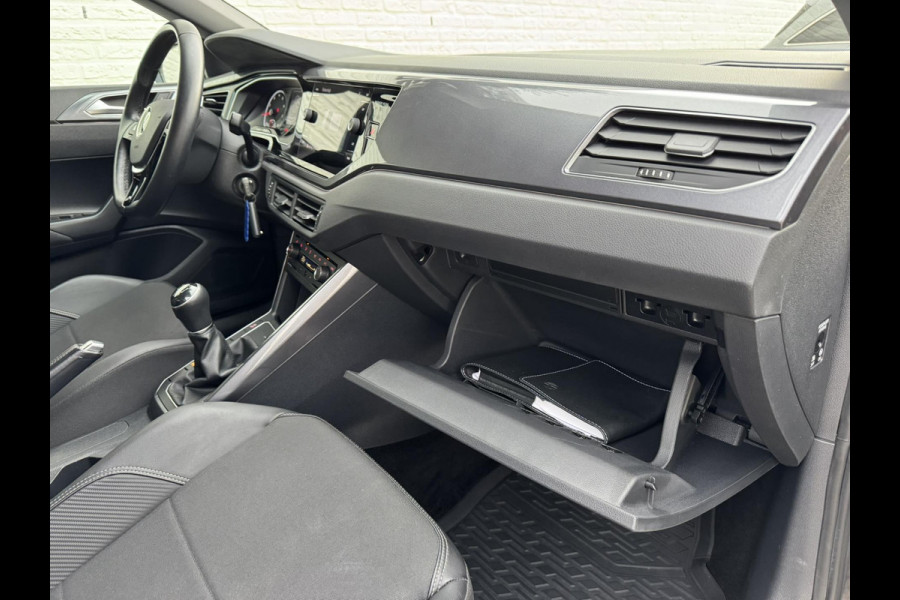 Volkswagen Polo 1.0 TSI Highline Adaptive cruise Climate control Navigatie DAB Bluetooth Parkeersensoren voor en achter