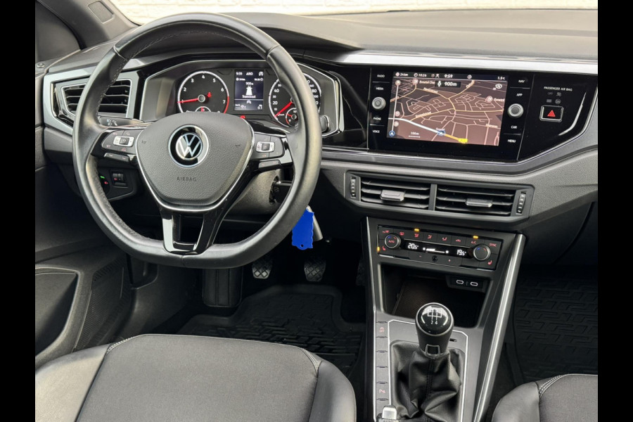 Volkswagen Polo 1.0 TSI Highline Adaptive cruise Climate control Navigatie DAB Bluetooth Parkeersensoren voor en achter
