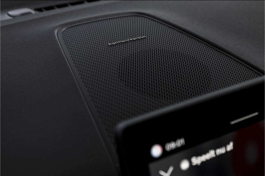 Volvo XC60 2.0 T8 Plug-in hybrid AWD Plus Black Edition - Facelift MY26 | S/K Panodak | Dig.Cockpit | Adapt.Cruise | Harman/Kardon | Stoel-+Stuurverw. | Elek. stoelen | 360 Camera | NAV+App.Connect | ECC | LM 21" | 2481