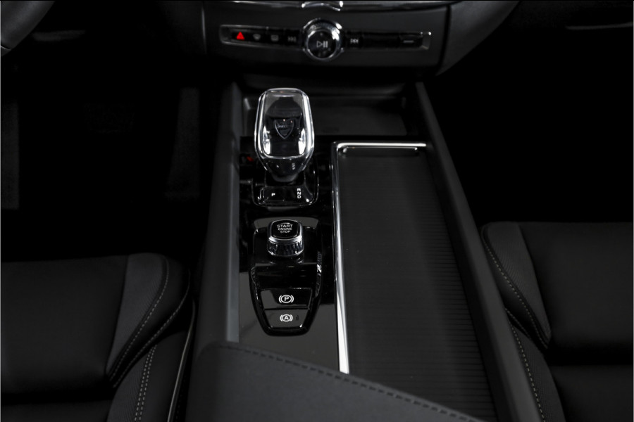 Volvo XC60 2.0 T8 Plug-in hybrid AWD Plus Black Edition - Facelift MY26 | S/K Panodak | Dig.Cockpit | Adapt.Cruise | Harman/Kardon | Stoel-+Stuurverw. | Elek. stoelen | 360 Camera | NAV+App.Connect | ECC | LM 21" | 2481
