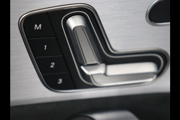 Mercedes-Benz A-Klasse 250e AMG Limited | Panoramadak | Stoelverwarming | Matrix LED | Memory | Carplay | Keyless | Camera | Navigatie | Full LED | PHEV | Plug In
